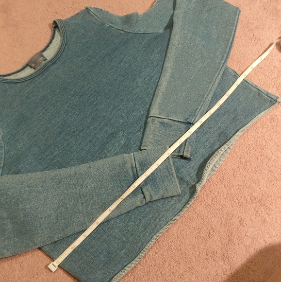 🏷️2/$15 Distressed Cropped Sweatshirt - Picture 3 of 6